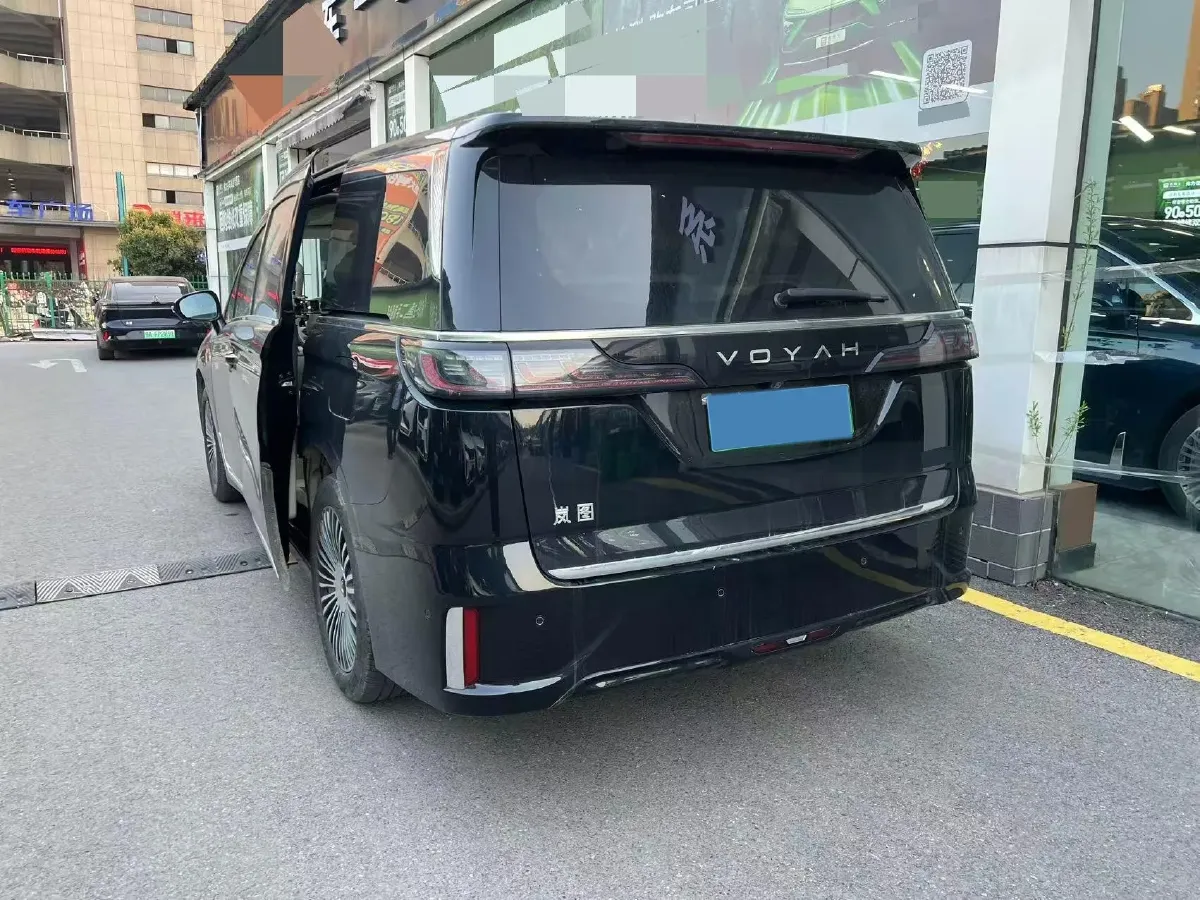 2025 Voyah Dream 1.5T 150HP L4 PHEV 41.7KWH,autocango,china used car exporter,china ev exporter,chinese used car exporter,chinese used ev exporter