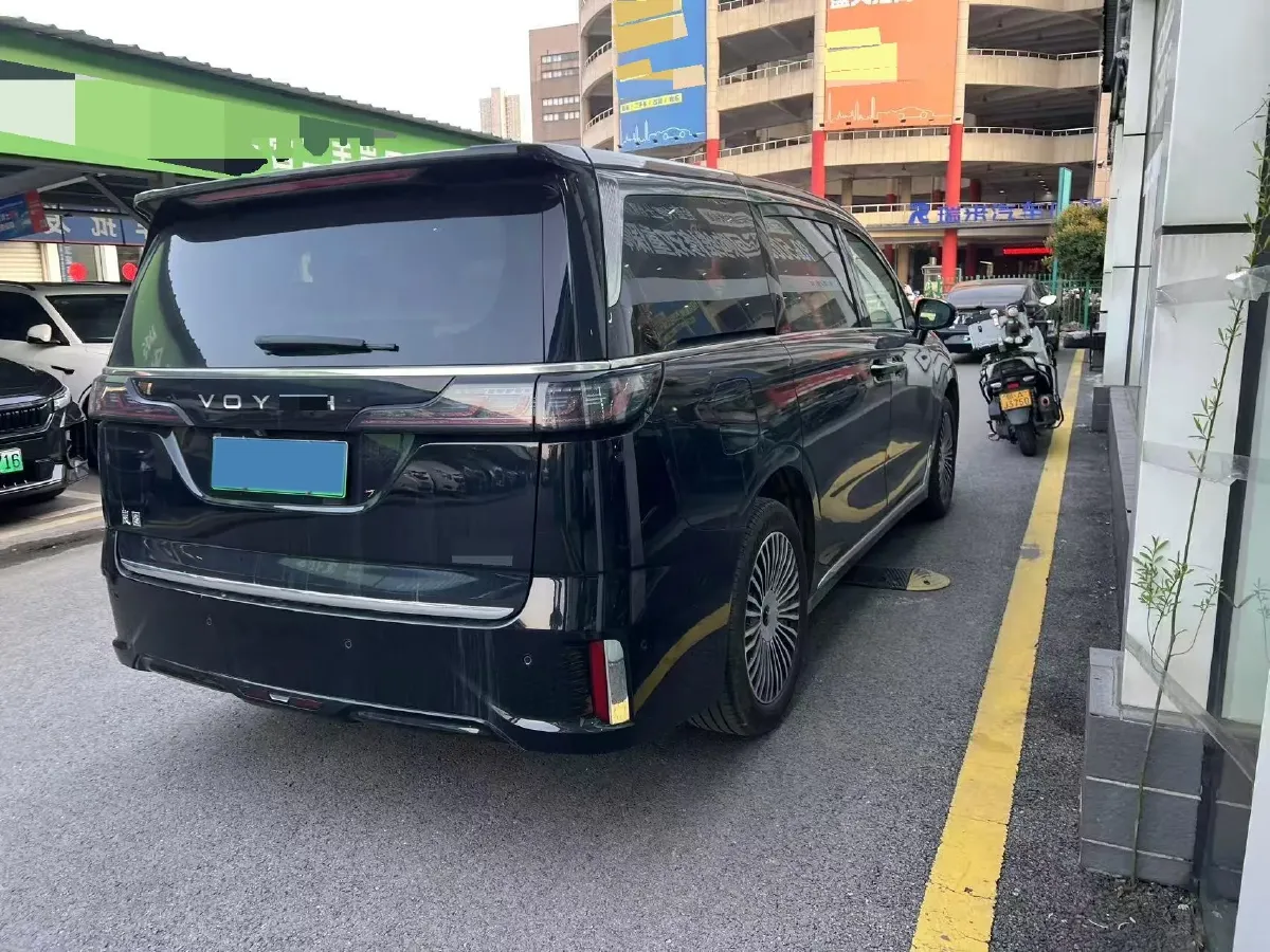 2025 Voyah Dream 1.5T 150HP L4 PHEV 41.7KWH,autocango,china used car exporter,china ev exporter,chinese used car exporter,chinese used ev exporter