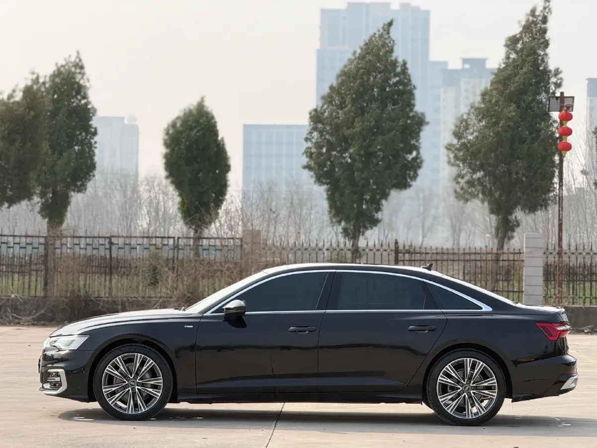 2025 Audi A6L 2.0T 190HP L4 7DCT,autocango,china used car exporter,china ev exporter,chinese used car exporter,chinese used ev exporter