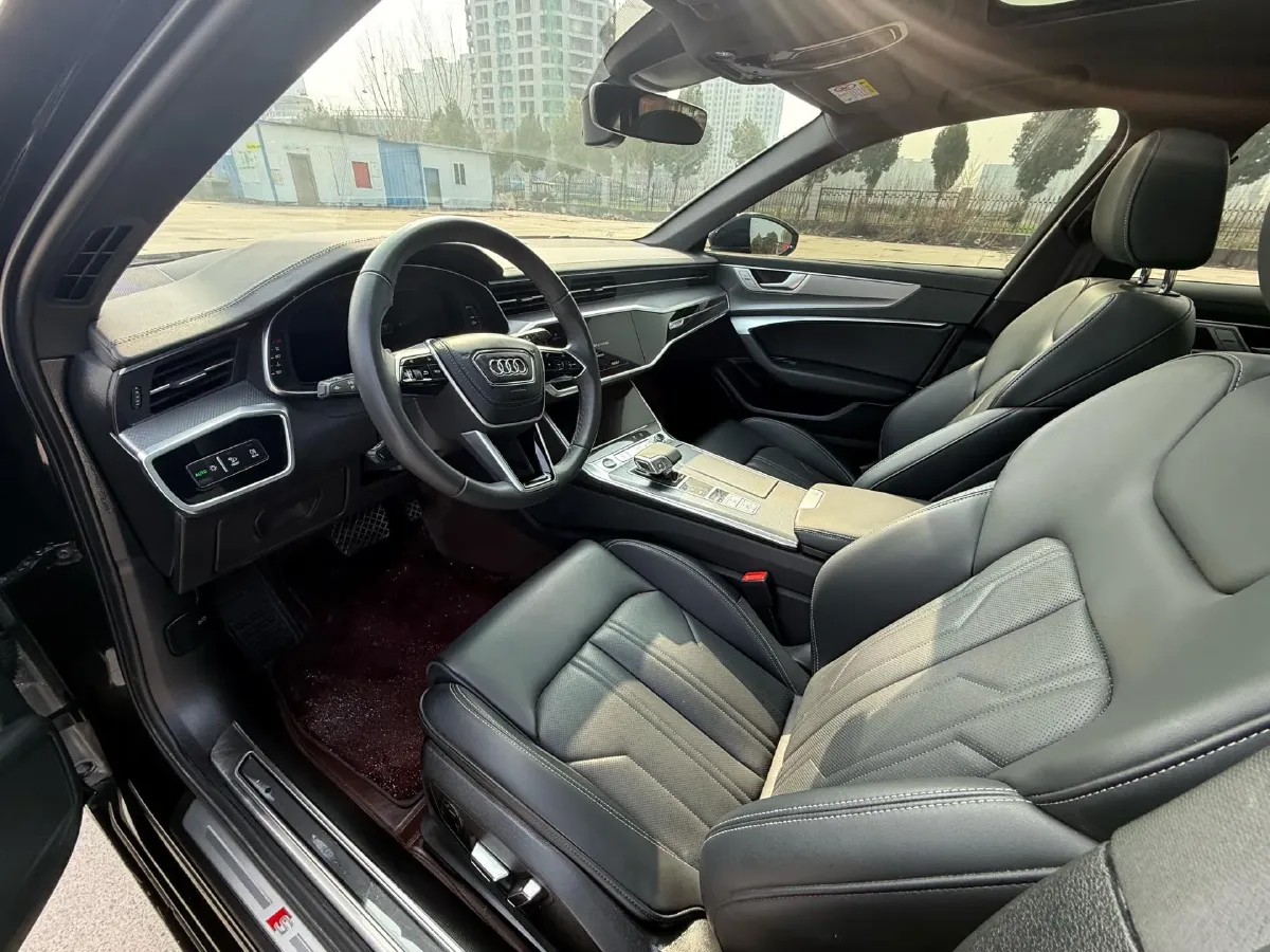 2025 Audi A6L 2.0T 190HP L4 7DCT,autocango,china used car exporter,china ev exporter,chinese used car exporter,chinese used ev exporter