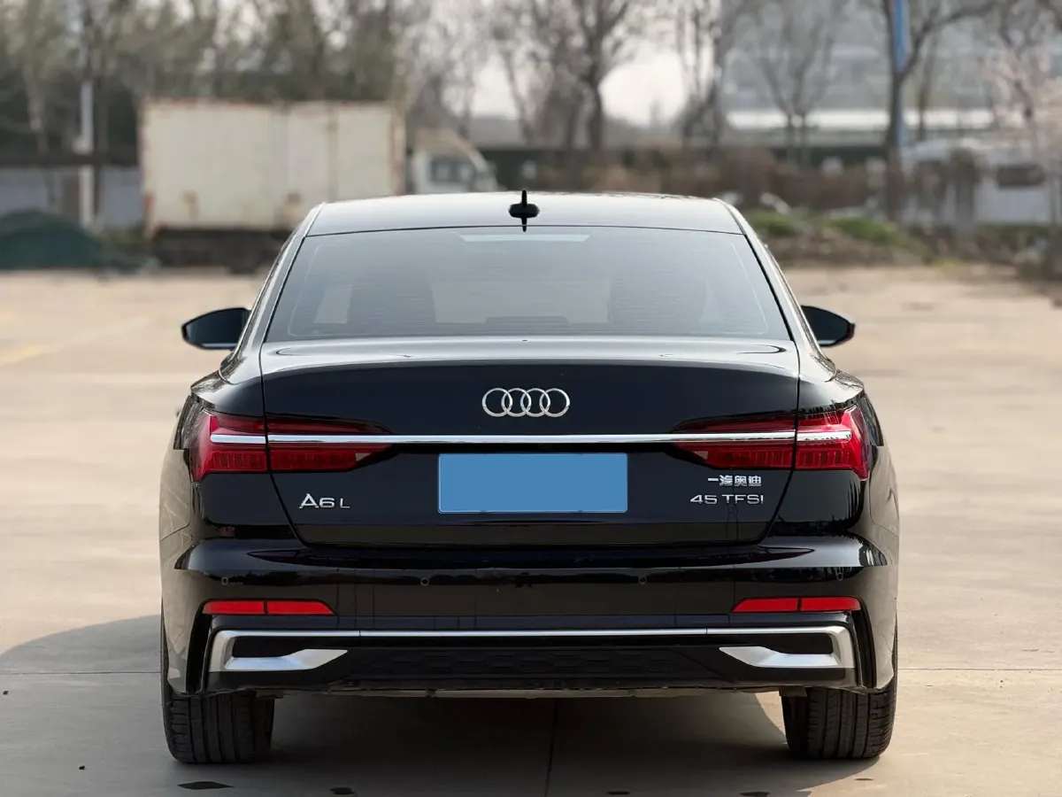 2025 Audi A6L 2.0T 190HP L4 7DCT,autocango,china used car exporter,china ev exporter,chinese used car exporter,chinese used ev exporter