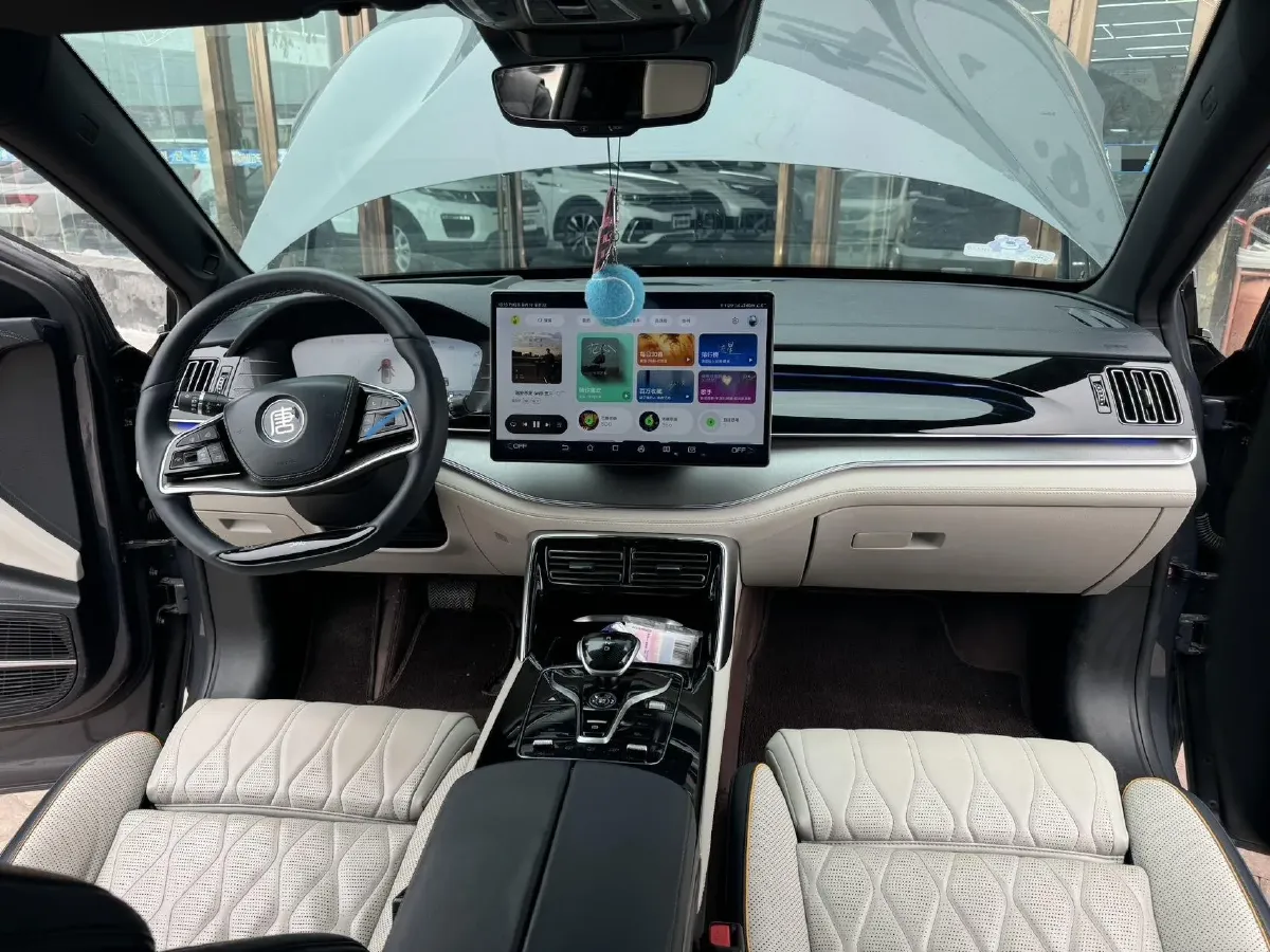 2022 Jeep Grand Commander 2.0T 265HP L4 9AT,autocango,china used car exporter,china ev exporter,chinese used car exporter,chinese used ev exporter