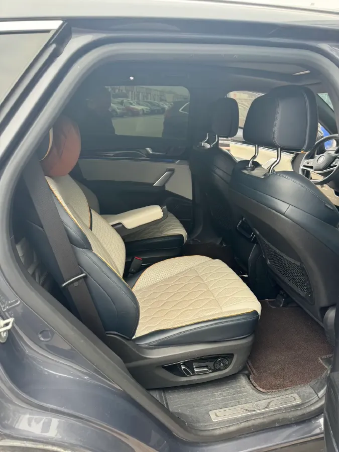 2022 Jeep Grand Commander 2.0T 265HP L4 9AT,autocango,china used car exporter,china ev exporter,chinese used car exporter,chinese used ev exporter