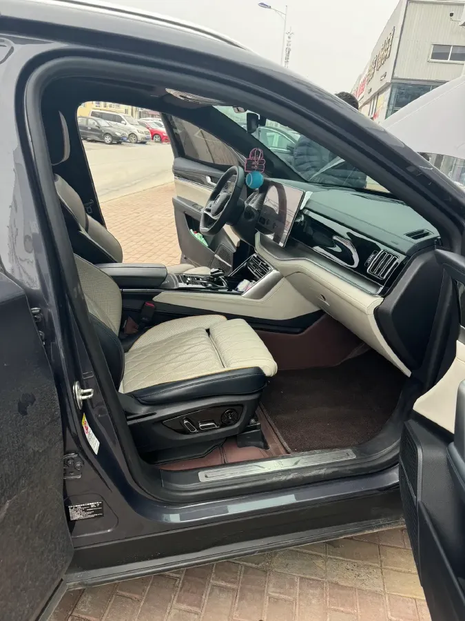 2022 Jeep Grand Commander 2.0T 265HP L4 9AT,autocango,china used car exporter,china ev exporter,chinese used car exporter,chinese used ev exporter