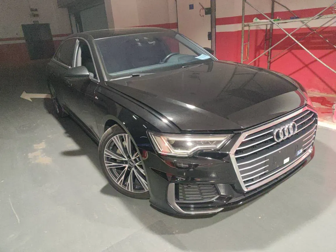2022 Audi A6L 2.0T 224HP L4 7DCT,autocango,china used car exporter,china ev exporter,chinese used car exporter,chinese used ev exporter