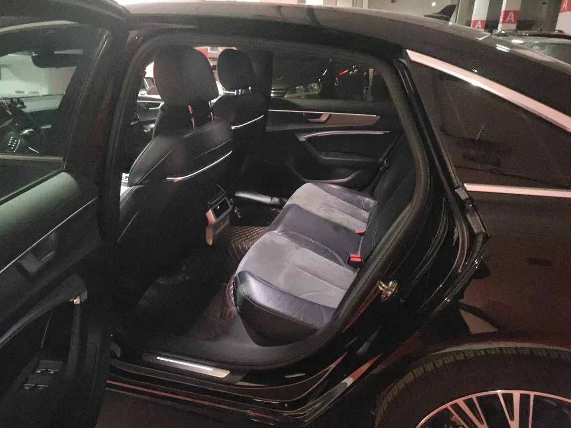 2022 Audi A6L 2.0T 224HP L4 7DCT,autocango,china used car exporter,china ev exporter,chinese used car exporter,chinese used ev exporter