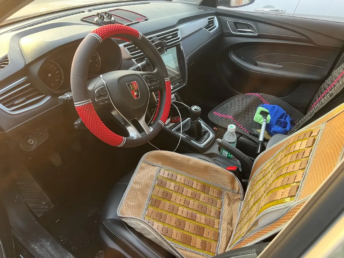 2020 Roewe i5 1.5L 120HP L4 5MT,autocango,china used car exporter,china ev exporter,chinese used car exporter,chinese used ev exporter