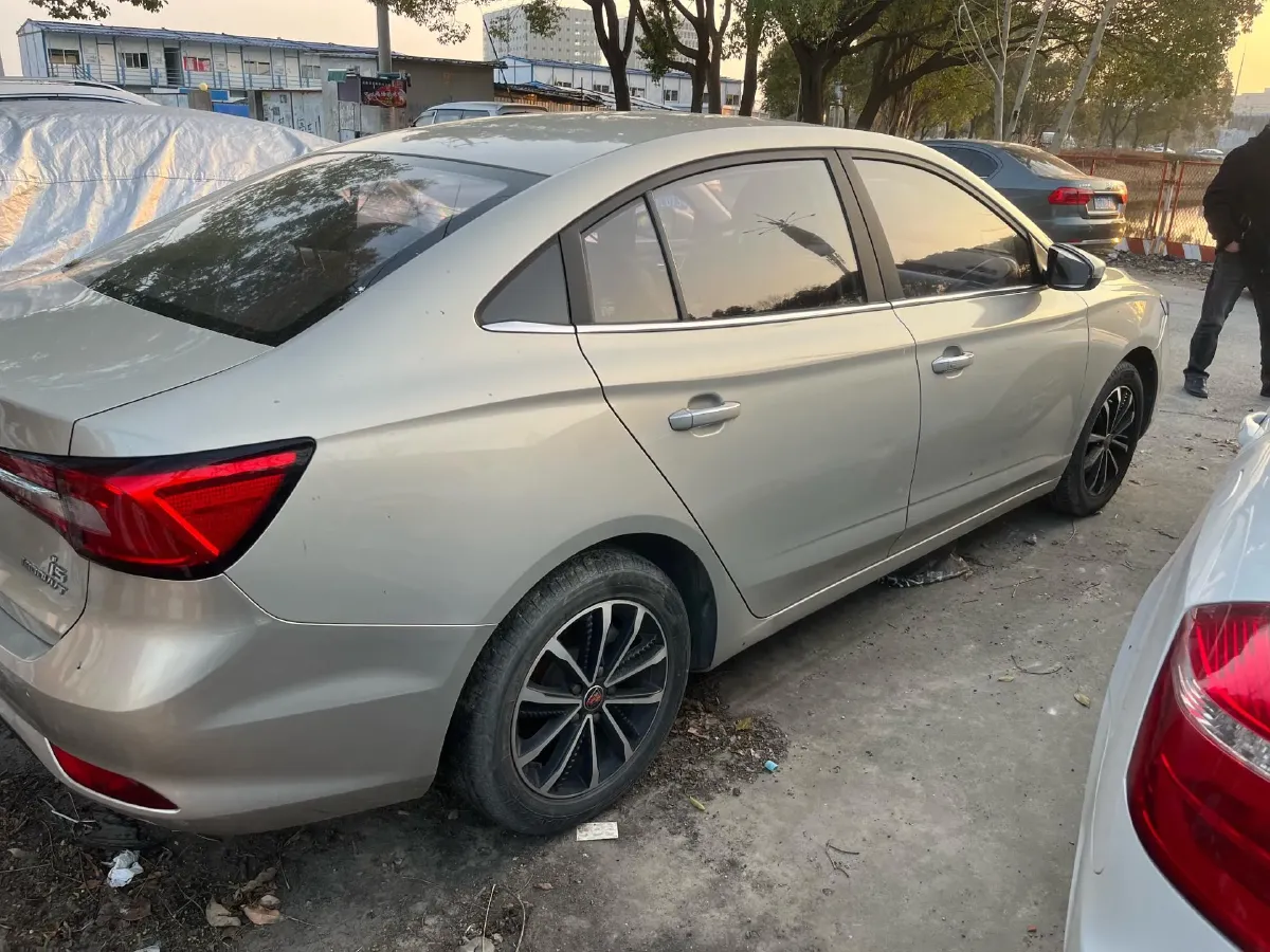 2020 Roewe i5 1.5L 120HP L4 5MT,autocango,china used car exporter,china ev exporter,chinese used car exporter,chinese used ev exporter