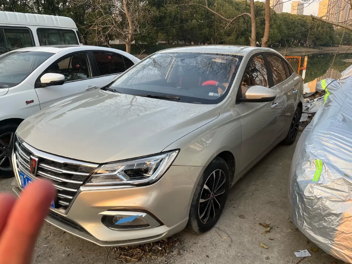 2020 Roewe i5 1.5L 120HP L4 5MT,autocango,china used car exporter,china ev exporter,chinese used car exporter,chinese used ev exporter