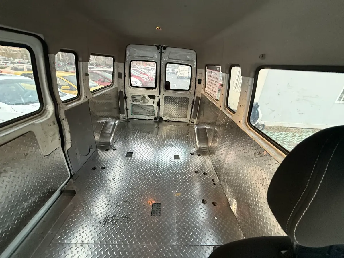 2021 MAXUS XinTu V80 2.0T 139HP L4 6MT,autocango,china used car exporter,china ev exporter,chinese used car exporter,chinese used ev exporter