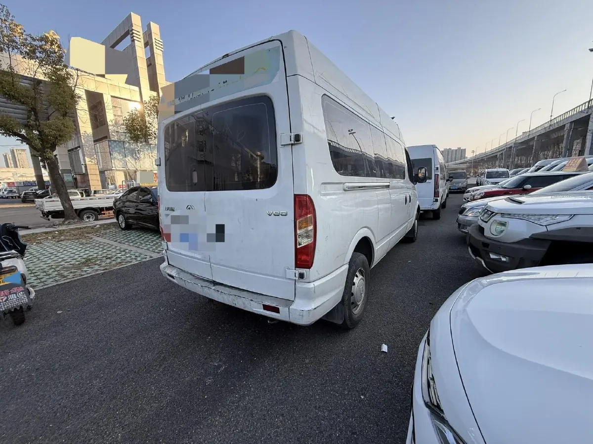 2021 MAXUS XinTu V80 2.0T 139HP L4 6MT,autocango,china used car exporter,china ev exporter,chinese used car exporter,chinese used ev exporter