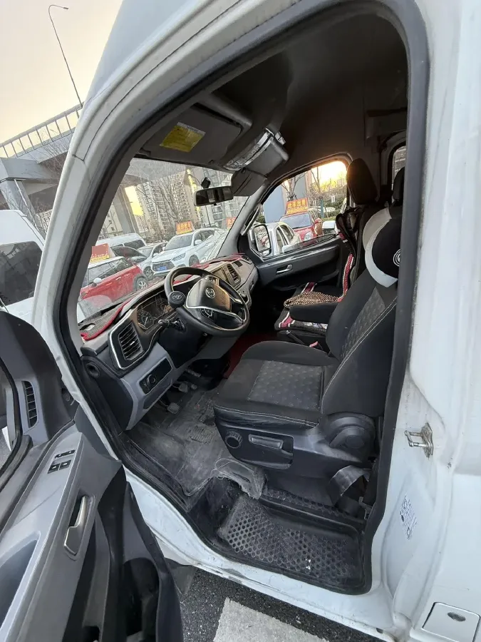 2021 MAXUS XinTu V80 2.0T 139HP L4 6MT,autocango,china used car exporter,china ev exporter,chinese used car exporter,chinese used ev exporter