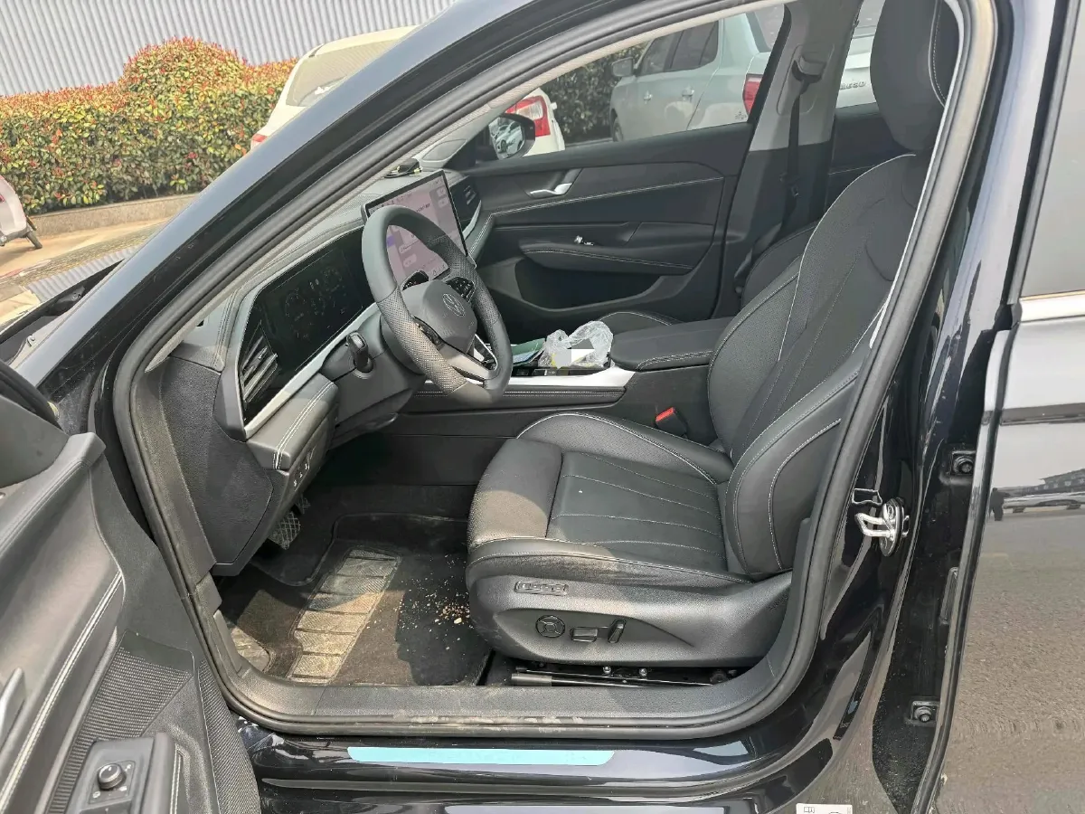 2025 Volkswagen Passat 2.0T 220HP L4 7DCT,autocango,china used car exporter,china ev exporter,chinese used car exporter,chinese used ev exporter