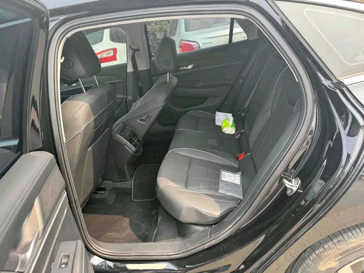 2025 Volkswagen Passat 2.0T 220HP L4 7DCT,autocango,china used car exporter,china ev exporter,chinese used car exporter,chinese used ev exporter