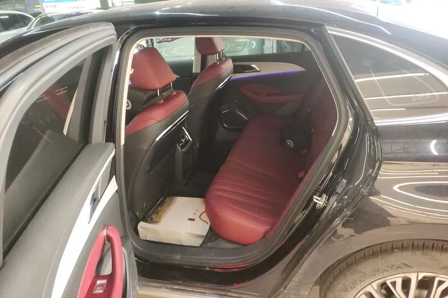 2025 HongQi H5 1.5T 169HP L4 1DHT Hybrid,autocango,china used car exporter,china ev exporter,chinese used car exporter,chinese used ev exporter