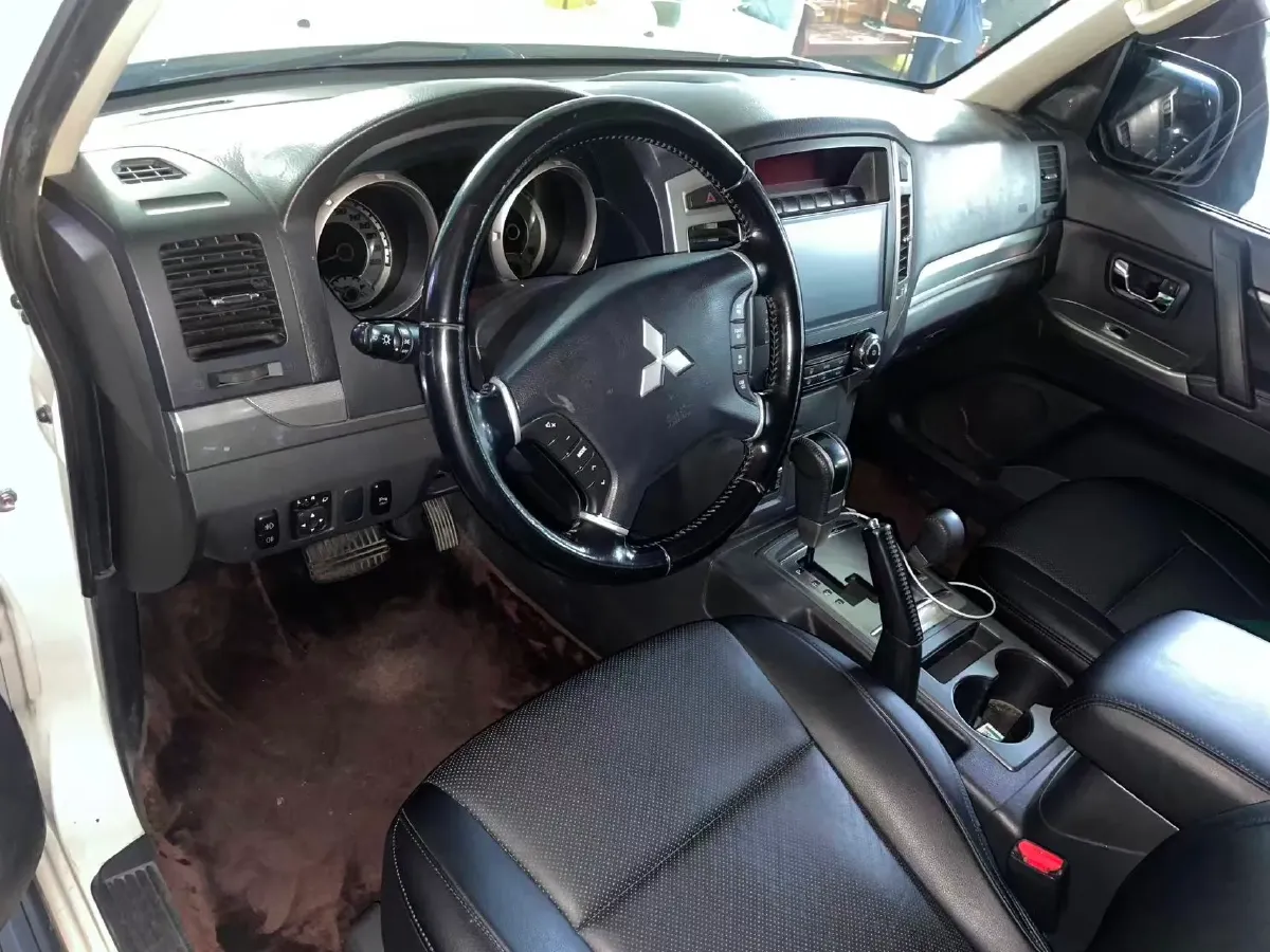 2018 Mitsubishi Pajero 3.0L 174HP V6 5AT,autocango,china used car exporter,china ev exporter,chinese used car exporter,chinese used ev exporter