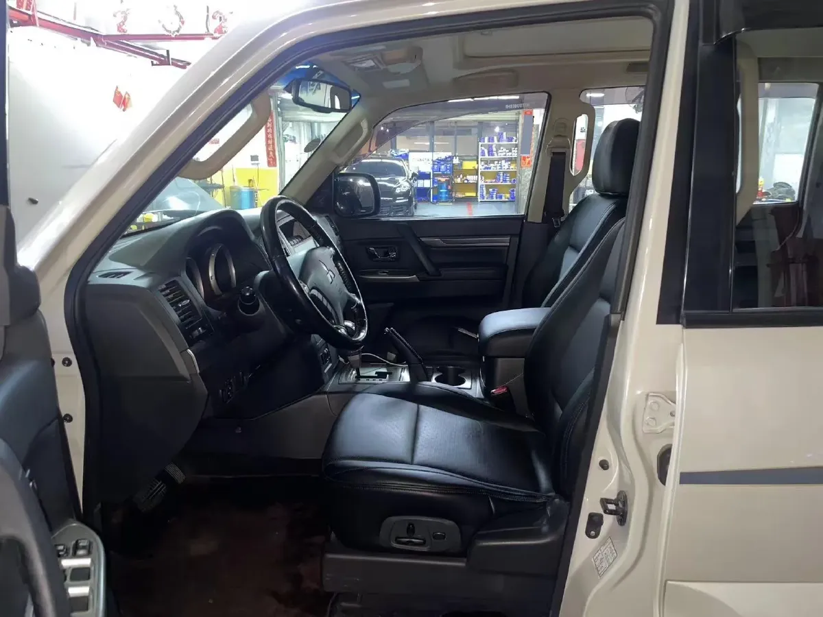 2018 Mitsubishi Pajero 3.0L 174HP V6 5AT,autocango,china used car exporter,china ev exporter,chinese used car exporter,chinese used ev exporter