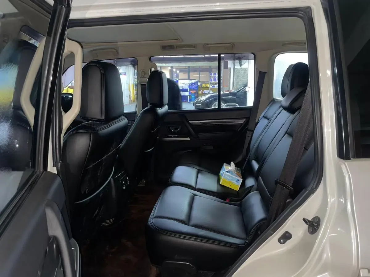 2018 Mitsubishi Pajero 3.0L 174HP V6 5AT,autocango,china used car exporter,china ev exporter,chinese used car exporter,chinese used ev exporter