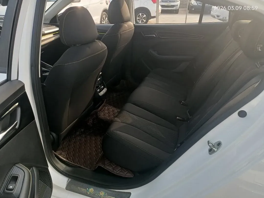 2021 Roewe i5 1.5L 120HP L4 CVT,autocango,china used car exporter,china ev exporter,chinese used car exporter,chinese used ev exporter