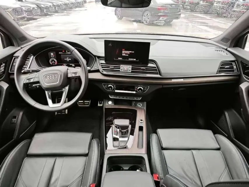 2025 Audi Q5L 2.0T 245HP L4 7DCT,autocango,china used car exporter,china ev exporter,chinese used car exporter,chinese used ev exporter