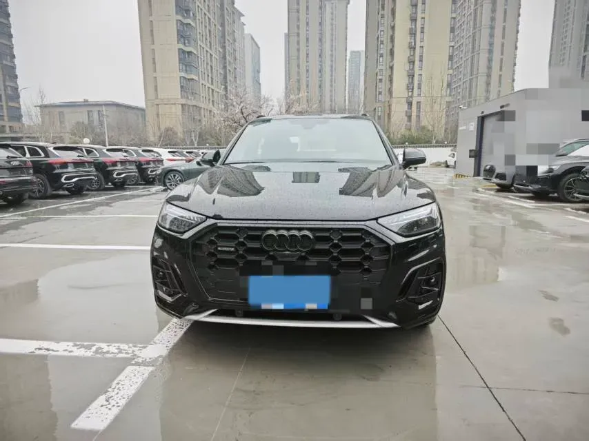 2025 Audi Q5L 2.0T 245HP L4 7DCT,autocango,china used car exporter,china ev exporter,chinese used car exporter,chinese used ev exporter