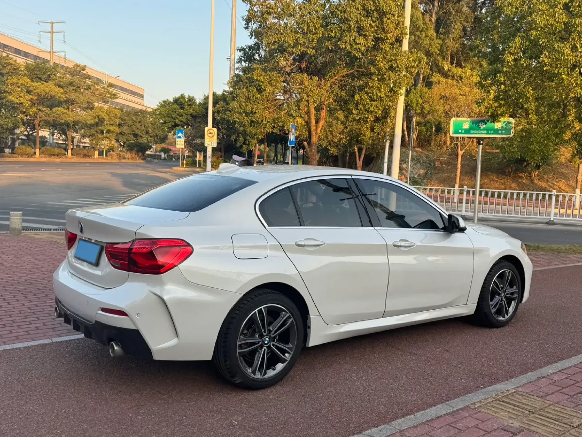 2021 BMW 1 Series 1.5T 140HP L3 7DCT,autocango,china used car exporter,china ev exporter,chinese used car exporter,chinese used ev exporter