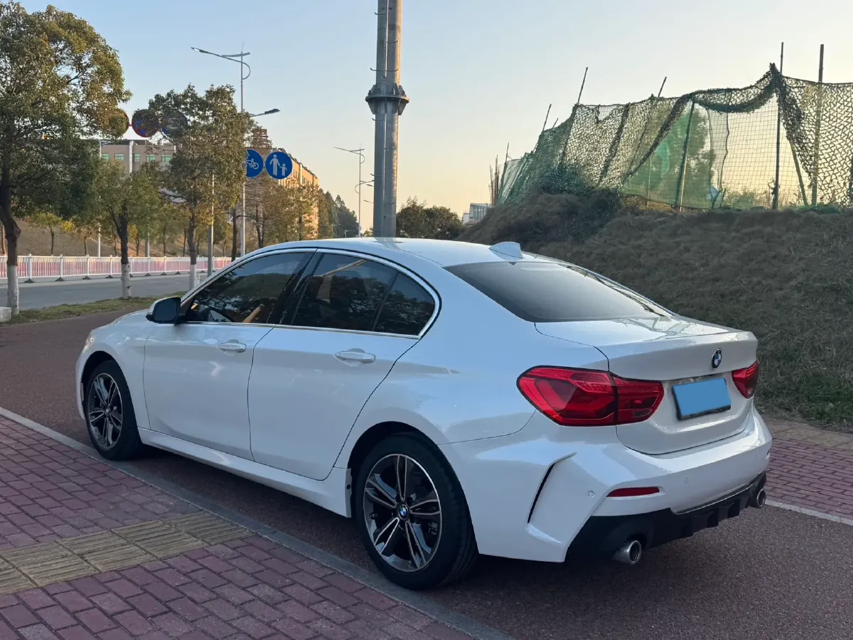 2021 BMW 1 Series 1.5T 140HP L3 7DCT,autocango,china used car exporter,china ev exporter,chinese used car exporter,chinese used ev exporter