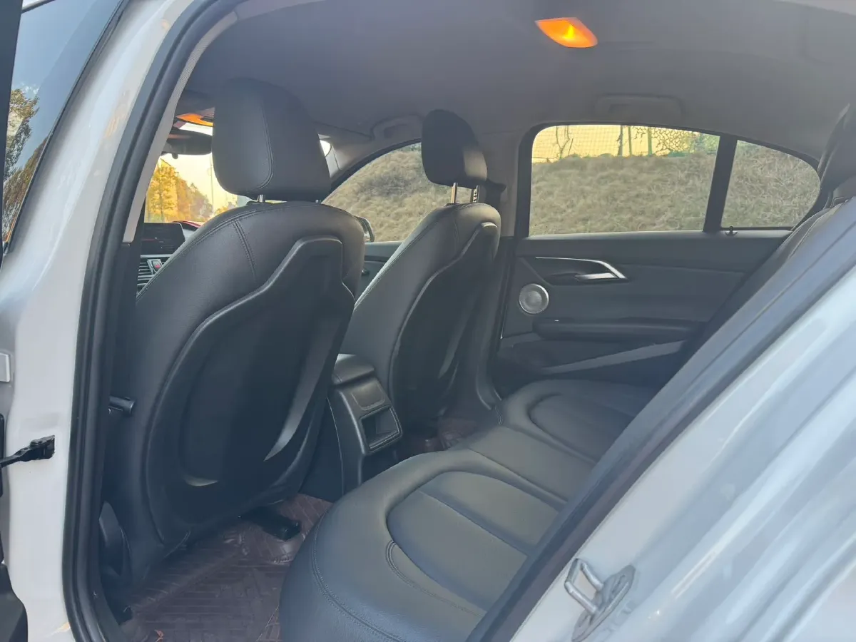 2021 BMW 1 Series 1.5T 140HP L3 7DCT,autocango,china used car exporter,china ev exporter,chinese used car exporter,chinese used ev exporter