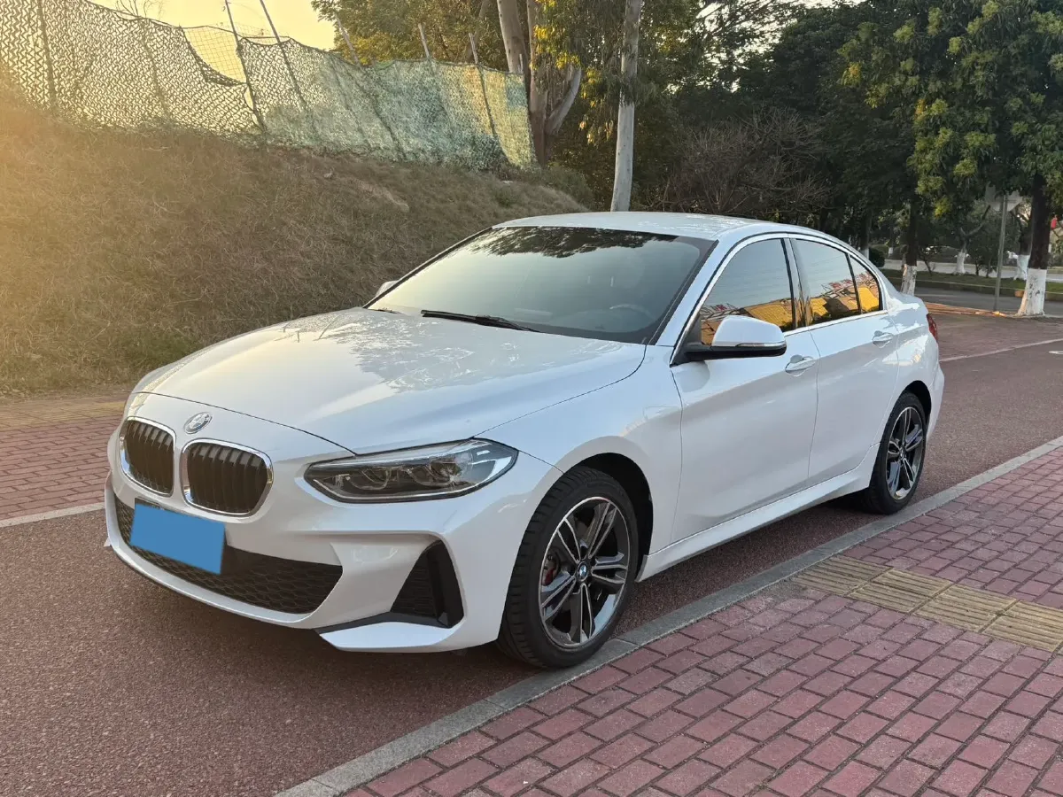 2021 BMW 1 Series 1.5T 140HP L3 7DCT,autocango,china used car exporter,china ev exporter,chinese used car exporter,chinese used ev exporter