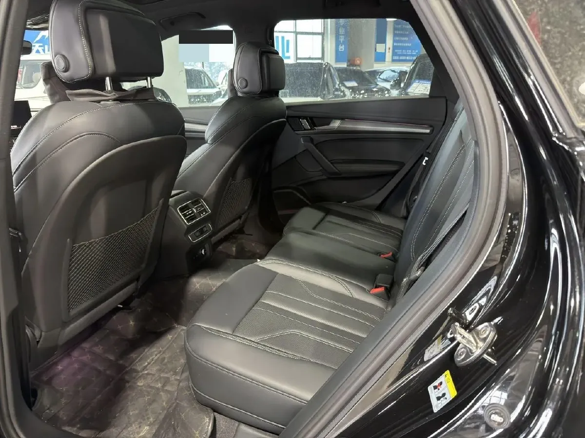 2025 Audi Q5L 2.0T 245HP L4 7DCT,autocango,china used car exporter,china ev exporter,chinese used car exporter,chinese used ev exporter