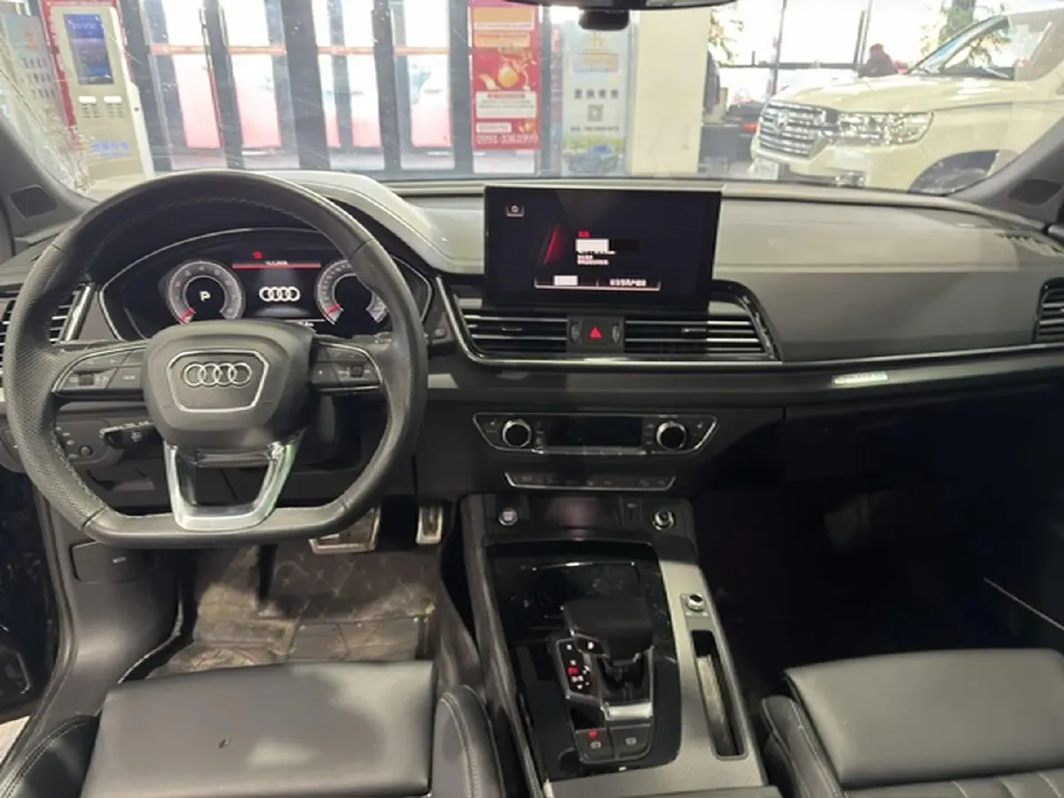 2025 Audi Q5L 2.0T 245HP L4 7DCT,autocango,china used car exporter,china ev exporter,chinese used car exporter,chinese used ev exporter