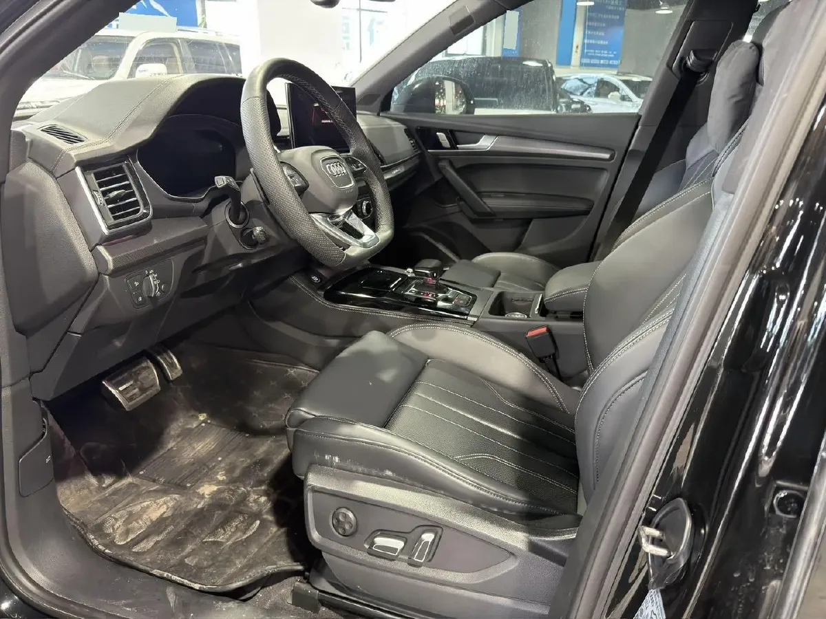 2025 Audi Q5L 2.0T 245HP L4 7DCT,autocango,china used car exporter,china ev exporter,chinese used car exporter,chinese used ev exporter