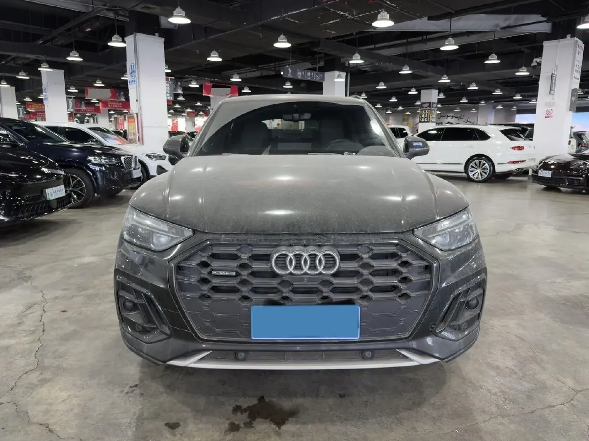 2025 Audi Q5L 2.0T 245HP L4 7DCT,autocango,china used car exporter,china ev exporter,chinese used car exporter,chinese used ev exporter
