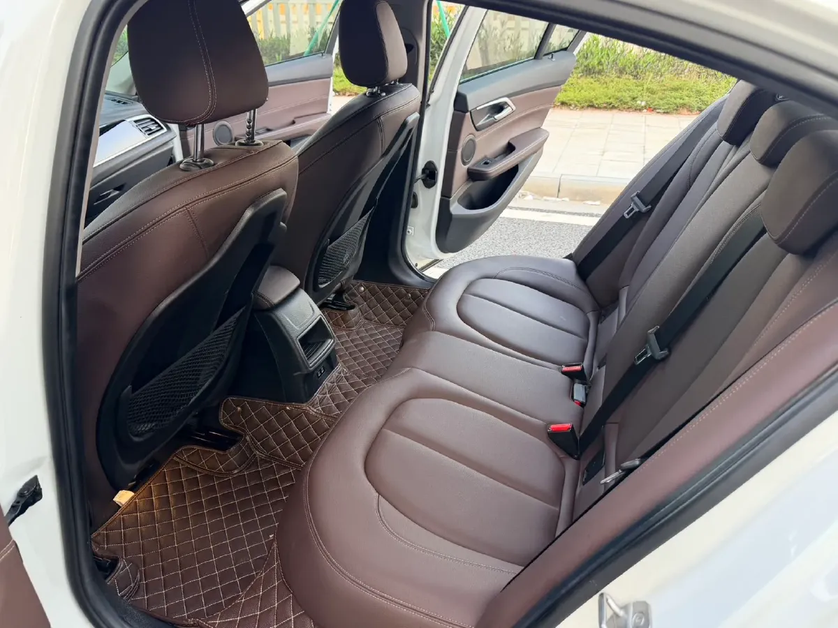 2020 BMW 1 Series 1.5T 140HP L3 7DCT,autocango,china used car exporter,china ev exporter,chinese used car exporter,chinese used ev exporter