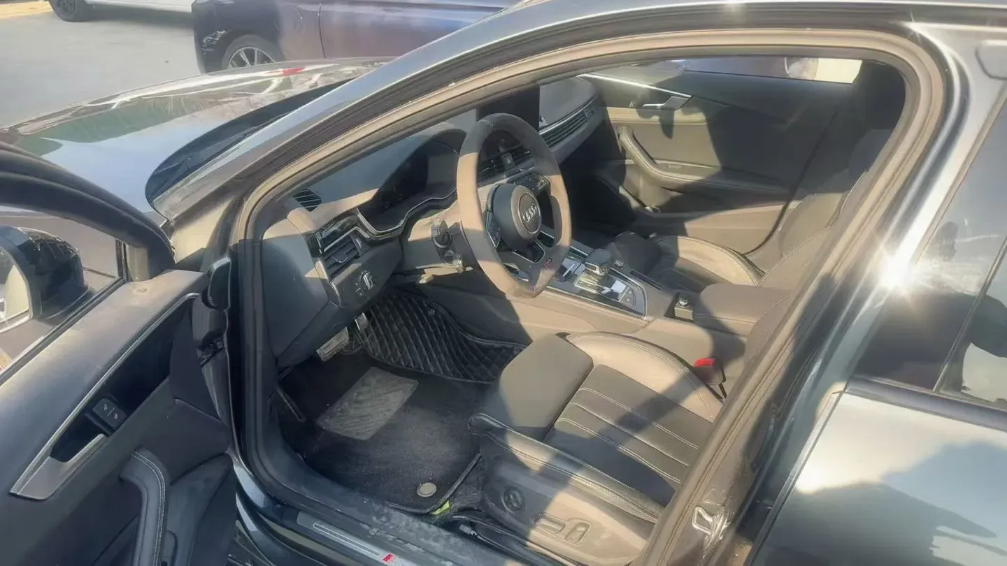 2023 Audi A4L 2.0T 190HP L4 7DCT,autocango,china used car exporter,china ev exporter,chinese used car exporter,chinese used ev exporter