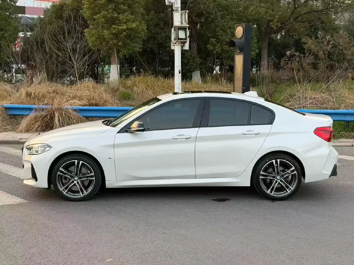 2022 BMW 1 Series 2.0T 192HP L4 7DCT,autocango,china used car exporter,china ev exporter,chinese used car exporter,chinese used ev exporter