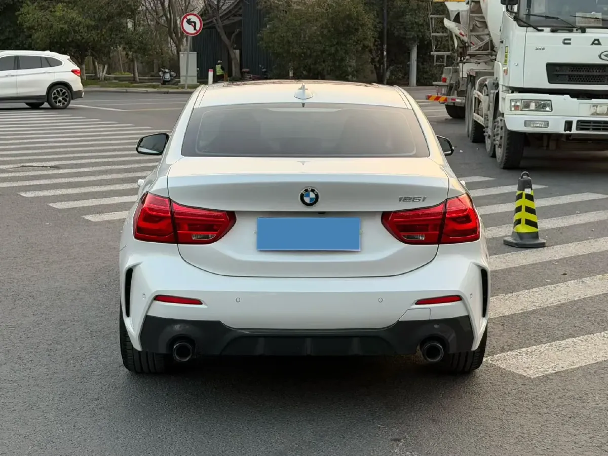 2022 BMW 1 Series 2.0T 192HP L4 7DCT,autocango,china used car exporter,china ev exporter,chinese used car exporter,chinese used ev exporter