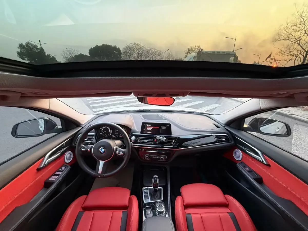 2022 BMW 1 Series 2.0T 192HP L4 7DCT,autocango,china used car exporter,china ev exporter,chinese used car exporter,chinese used ev exporter