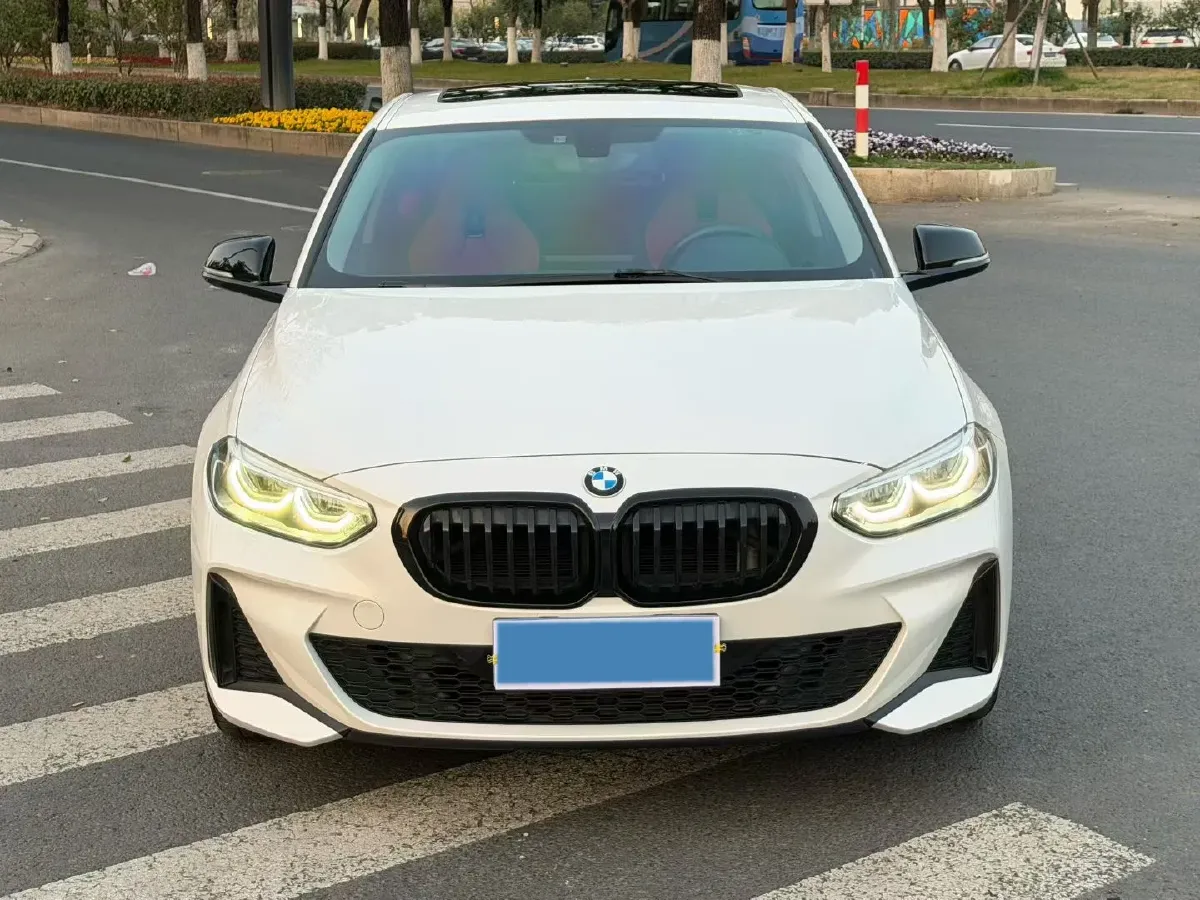 2022 BMW 1 Series 2.0T 192HP L4 7DCT,autocango,china used car exporter,china ev exporter,chinese used car exporter,chinese used ev exporter