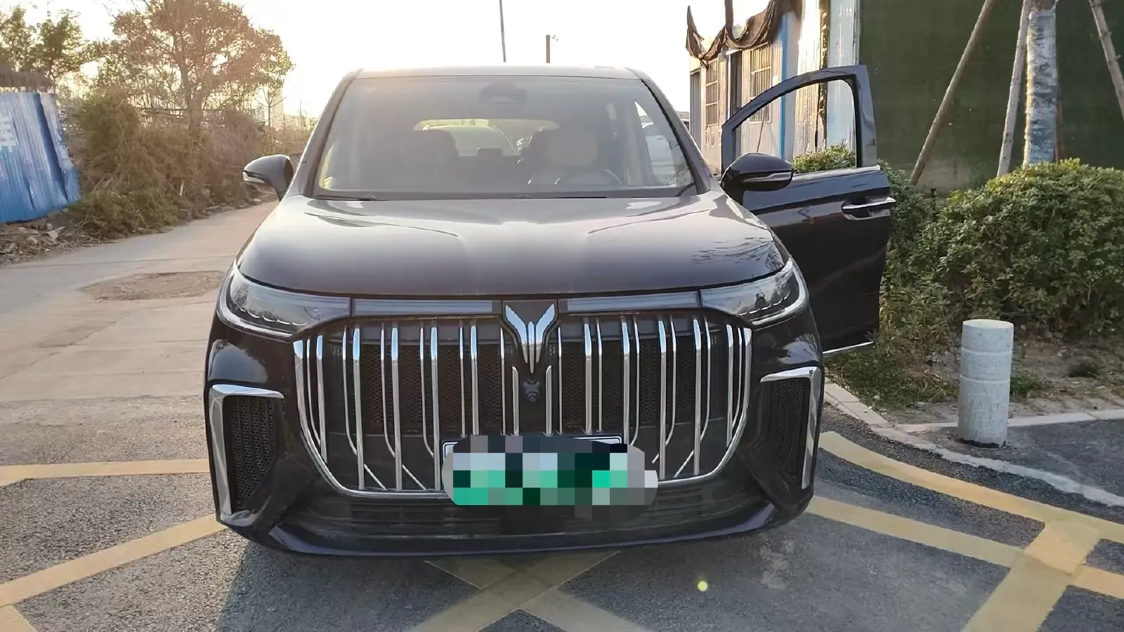 2024 Voyah Dream 1.5T 150HP L4 PHEV 43KWH,autocango,china used car exporter,china ev exporter,chinese used car exporter,chinese used ev exporter