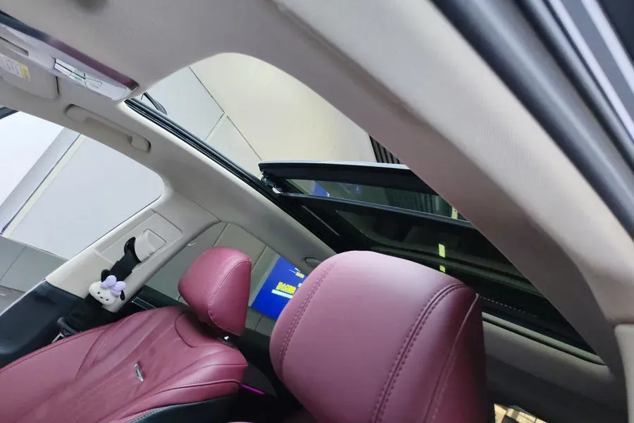 2023 HongQi H5 2.0T 224HP L4 8AT,autocango,china used car exporter,china ev exporter,chinese used car exporter,chinese used ev exporter