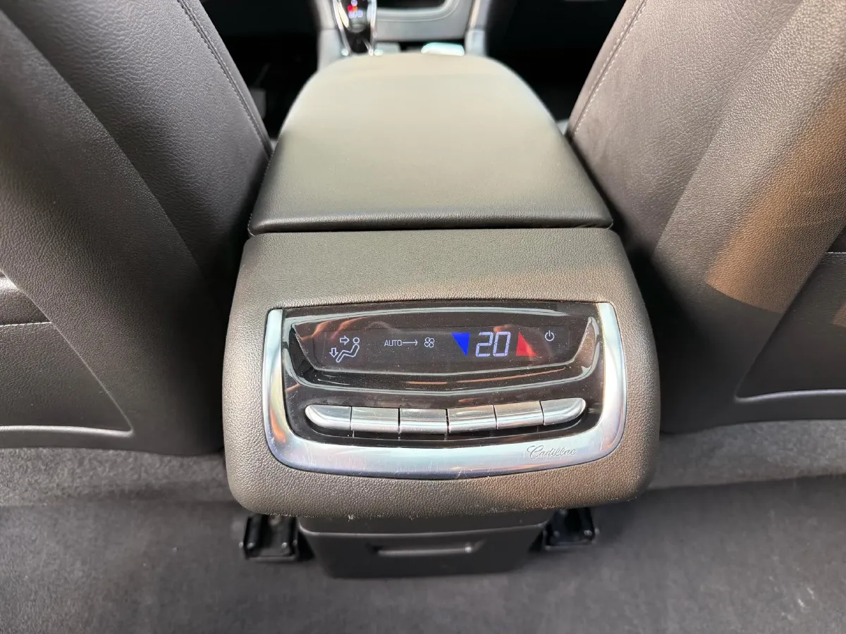 2022 Cadillac XT6 2.0T 237HP L4 9AT,autocango,china used car exporter,china ev exporter,chinese used car exporter,chinese used ev exporter