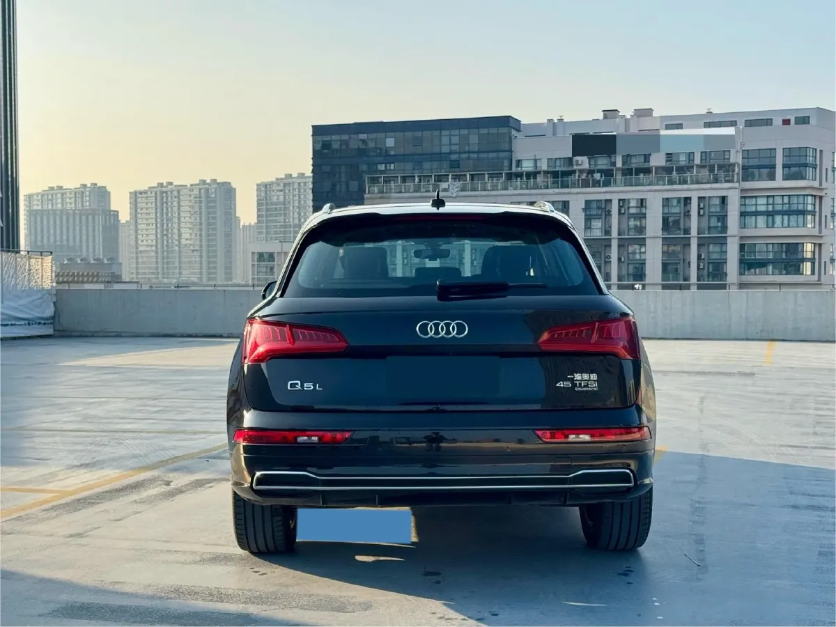 2020 Audi Q5L 2.0T 190HP L4 7DCT,autocango,china used car exporter,china ev exporter,chinese used car exporter,chinese used ev exporter