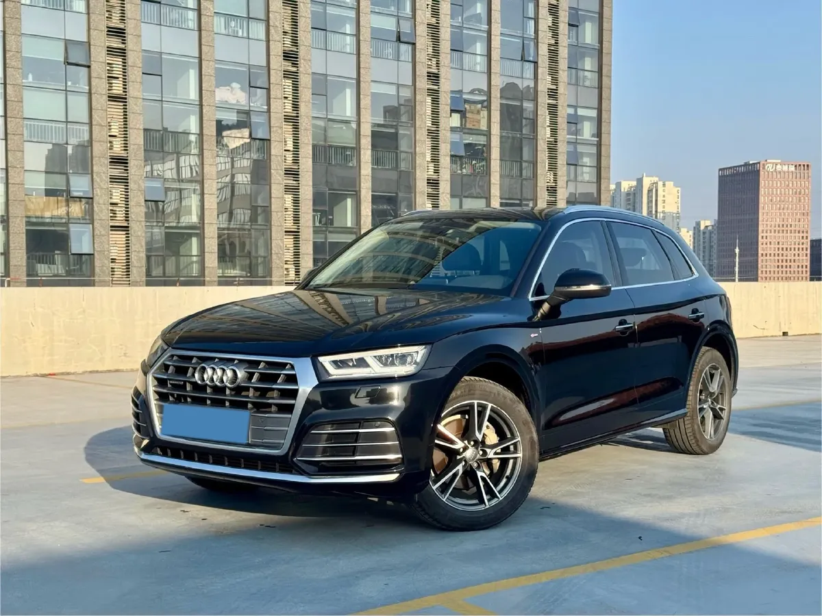 2020 Audi Q5L 2.0T 190HP L4 7DCT,autocango,china used car exporter,china ev exporter,chinese used car exporter,chinese used ev exporter