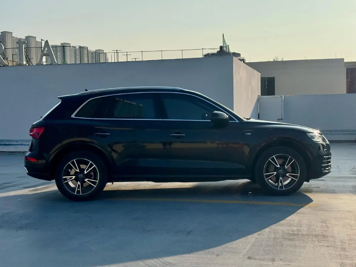 2020 Audi Q5L 2.0T 190HP L4 7DCT,autocango,china used car exporter,china ev exporter,chinese used car exporter,chinese used ev exporter