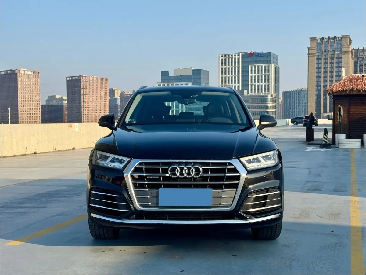 2020 Audi Q5L 2.0T 190HP L4 7DCT,autocango,china used car exporter,china ev exporter,chinese used car exporter,chinese used ev exporter