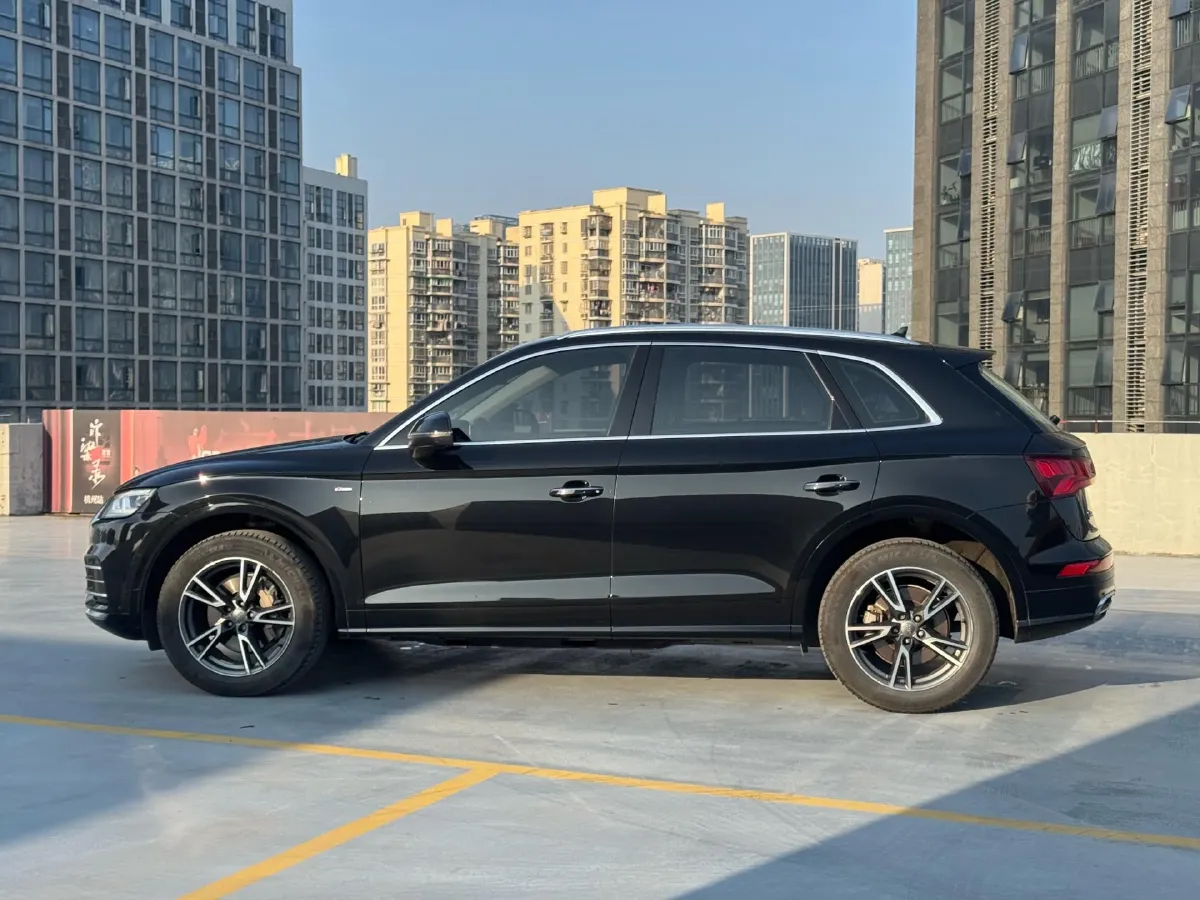 2020 Audi Q5L 2.0T 190HP L4 7DCT,autocango,china used car exporter,china ev exporter,chinese used car exporter,chinese used ev exporter