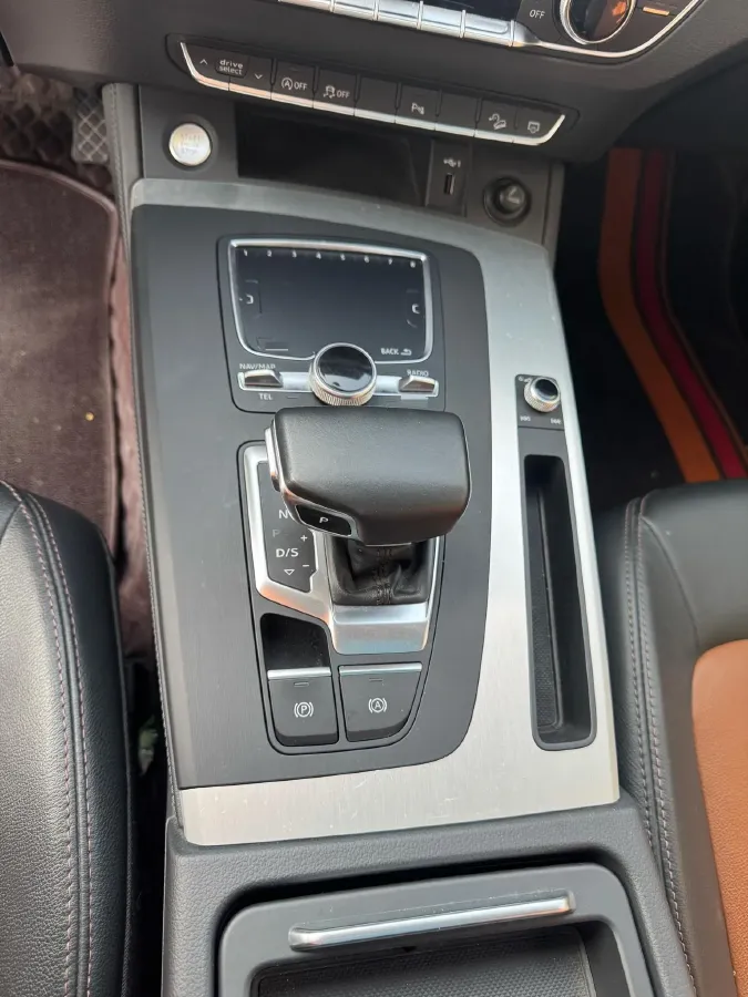 2020 Audi Q5L 2.0T 190HP L4 7DCT,autocango,china used car exporter,china ev exporter,chinese used car exporter,chinese used ev exporter