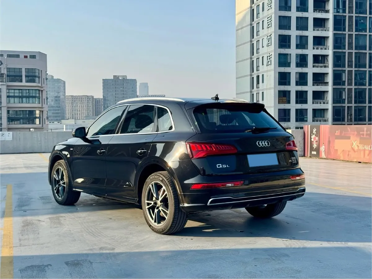 2020 Audi Q5L 2.0T 190HP L4 7DCT,autocango,china used car exporter,china ev exporter,chinese used car exporter,chinese used ev exporter