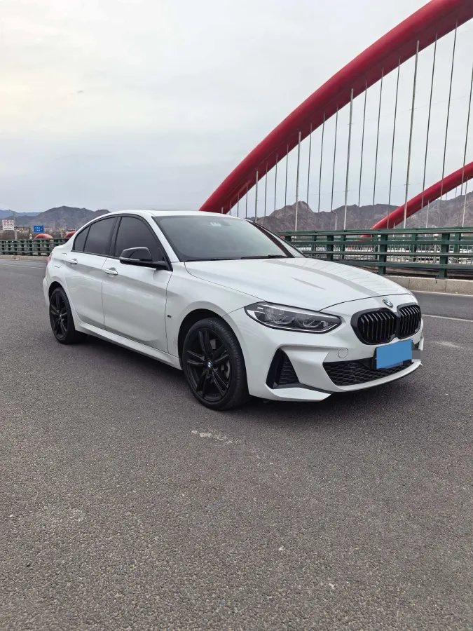 2022 BMW 1 Series 2.0T 192HP L4 7DCT,autocango,china used car exporter,china ev exporter,chinese used car exporter,chinese used ev exporter